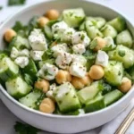Gurkensalat mit Feta und Kichererbsen
