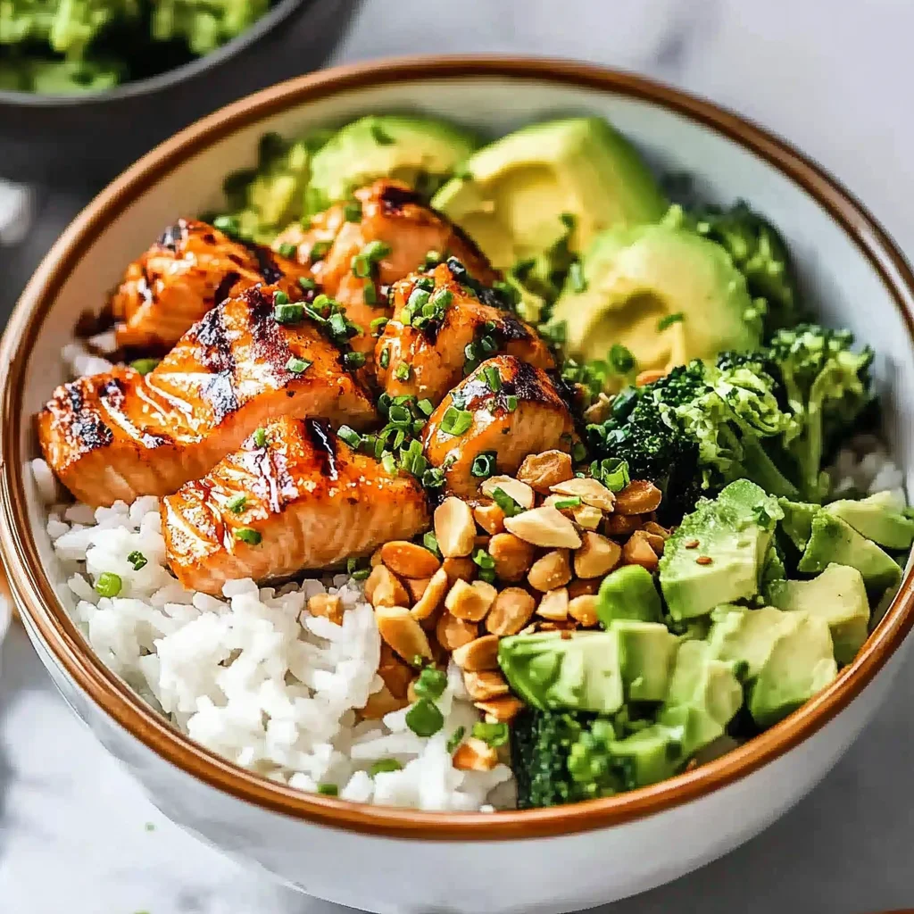 Knusprige Lachs-Bowls mit Reis