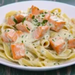 Pasta mit Lachs und Sahnesoße